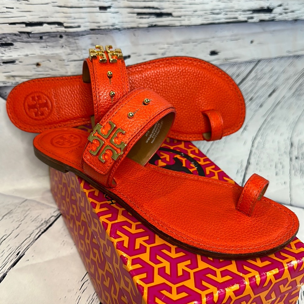TORY BURCH RED PEBBLED LEATHER GOLD TRIM ELINA FLAT SANDAL TOE STRAP 9.5 SHOES
